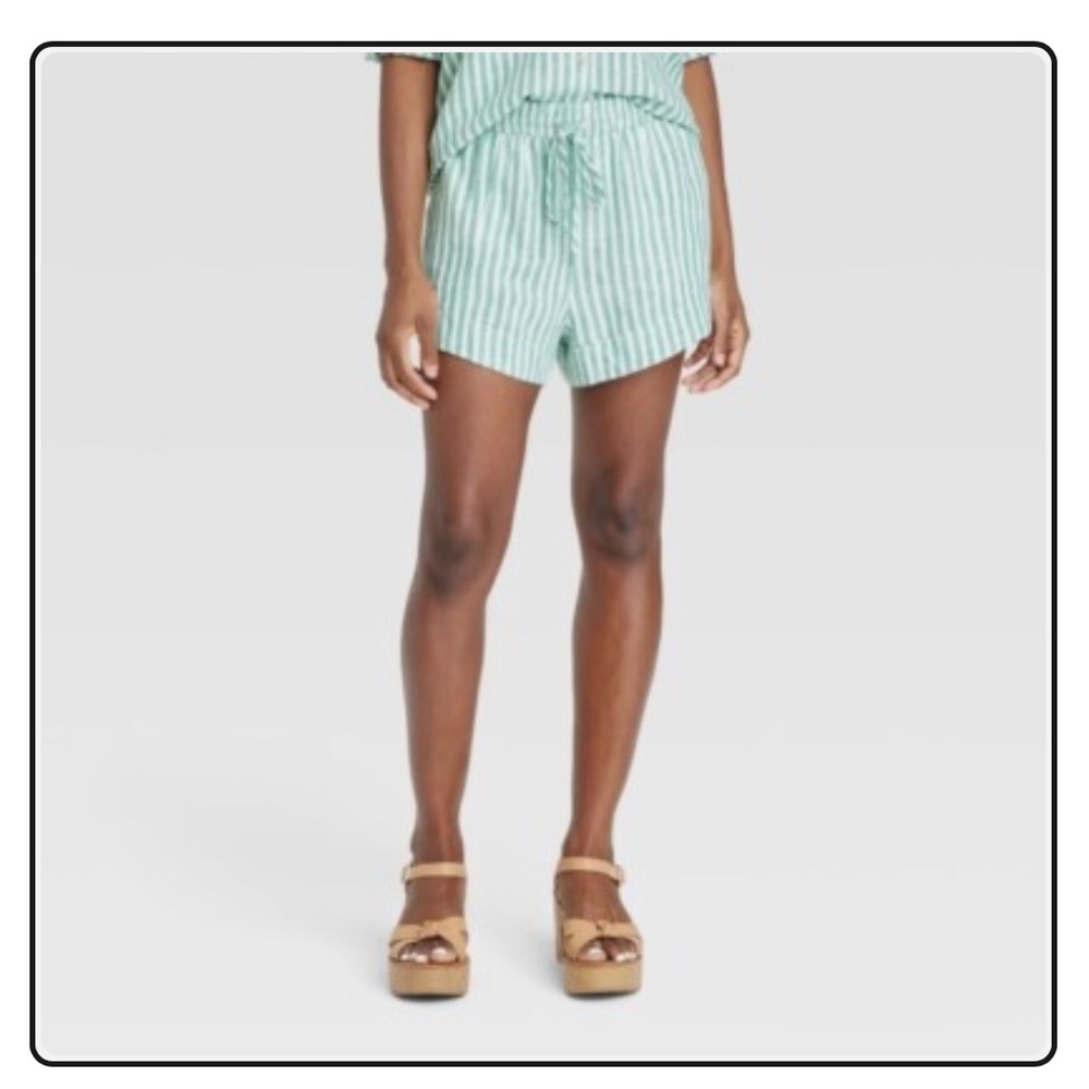 Universal thread green and white striped linen short